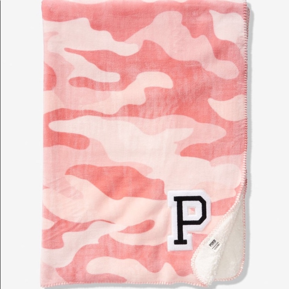 VS PINK Sherpa blanket pink camo and shearling NEW